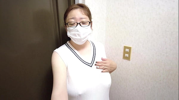 Married woman masturbating in the entrance:The full video is→https://www.xvideos.red/channels/aika-frau
